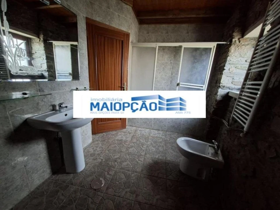 Moradia T0 para Venda em Baçal Foto 3