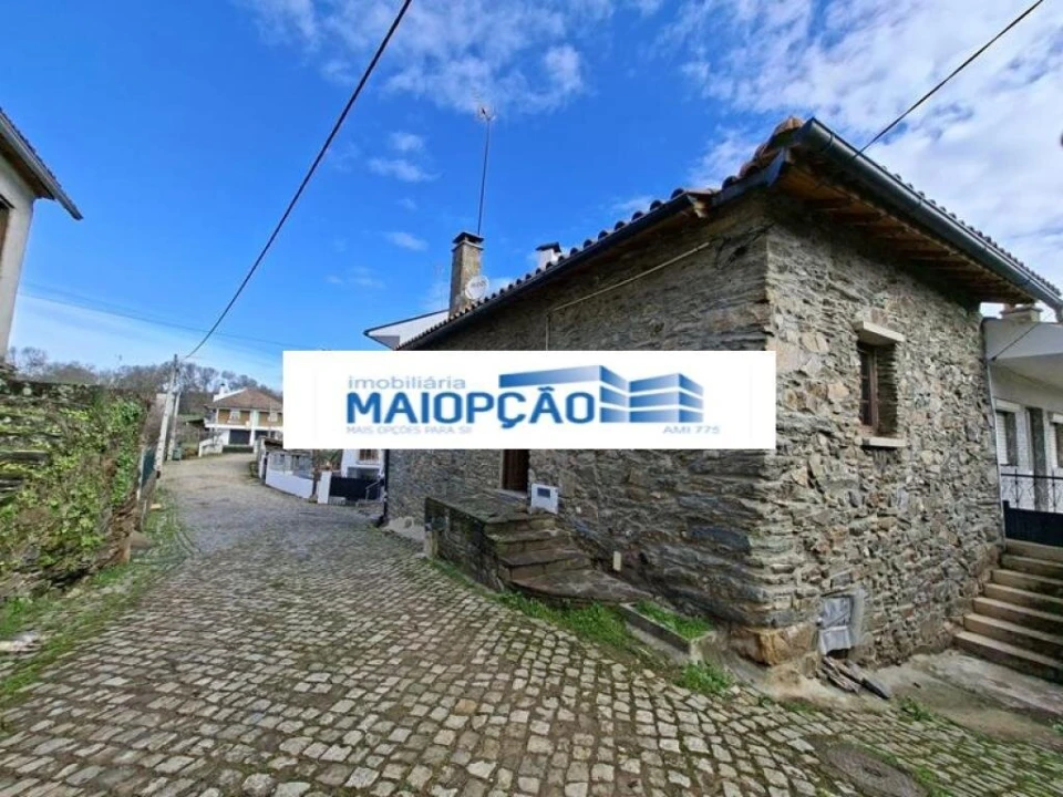 Moradia T0 para Venda em Baçal Foto 1