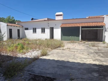 Moradia T1 para Venda em São João Baptista