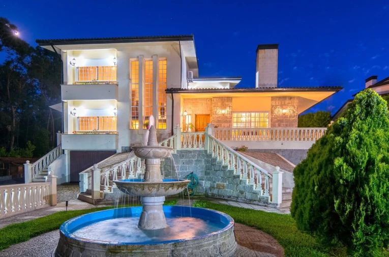 Moradia T7 para Venda em Friestas