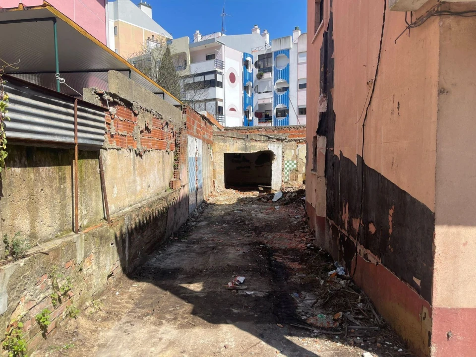 Moradia T6 para Venda em Águas Livres Foto 8