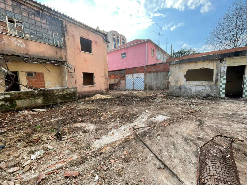 Moradia T6 para Venda em Águas Livres Foto 10