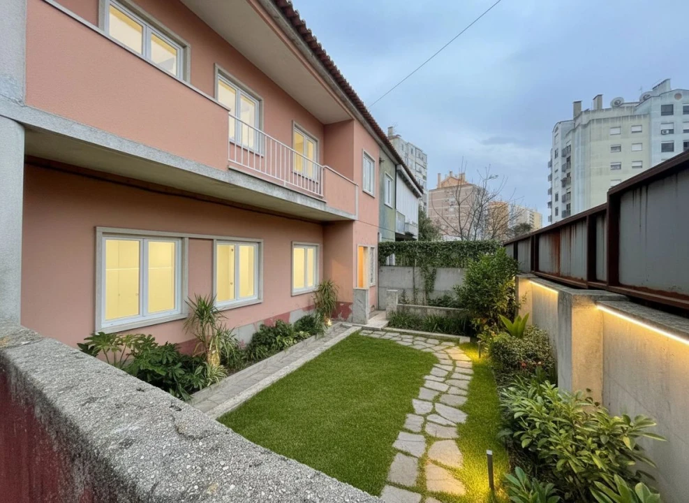 Moradia T6 para Venda em Águas Livres Foto 14