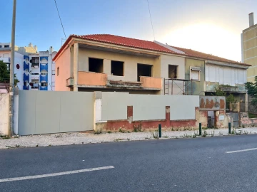 Moradia T6 para Venda em Águas Livres