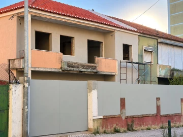 Moradia T6 para Venda em Águas Livres