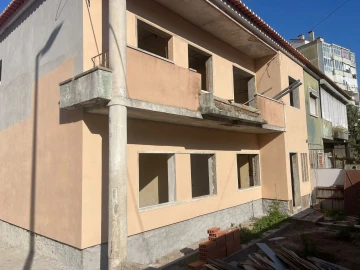 Moradia T6 para Venda em Águas Livres