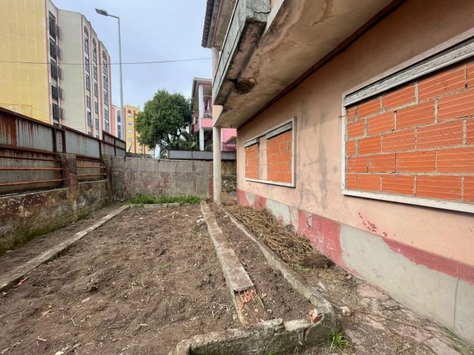 Moradia T6 para Venda em Águas Livres Foto 4