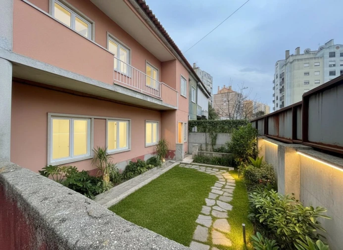 Moradia T6 para Venda em Águas Livres Foto 14