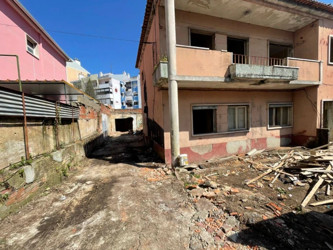 Moradia T6 para Venda em Águas Livres Foto 16