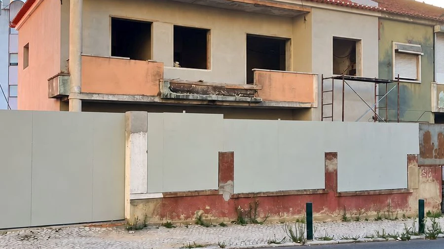 Moradia T6 para Venda em Águas Livres