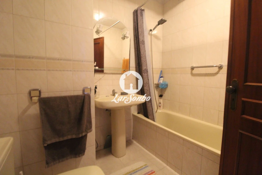 Apartamento T2 para Venda em Valongo Foto 7