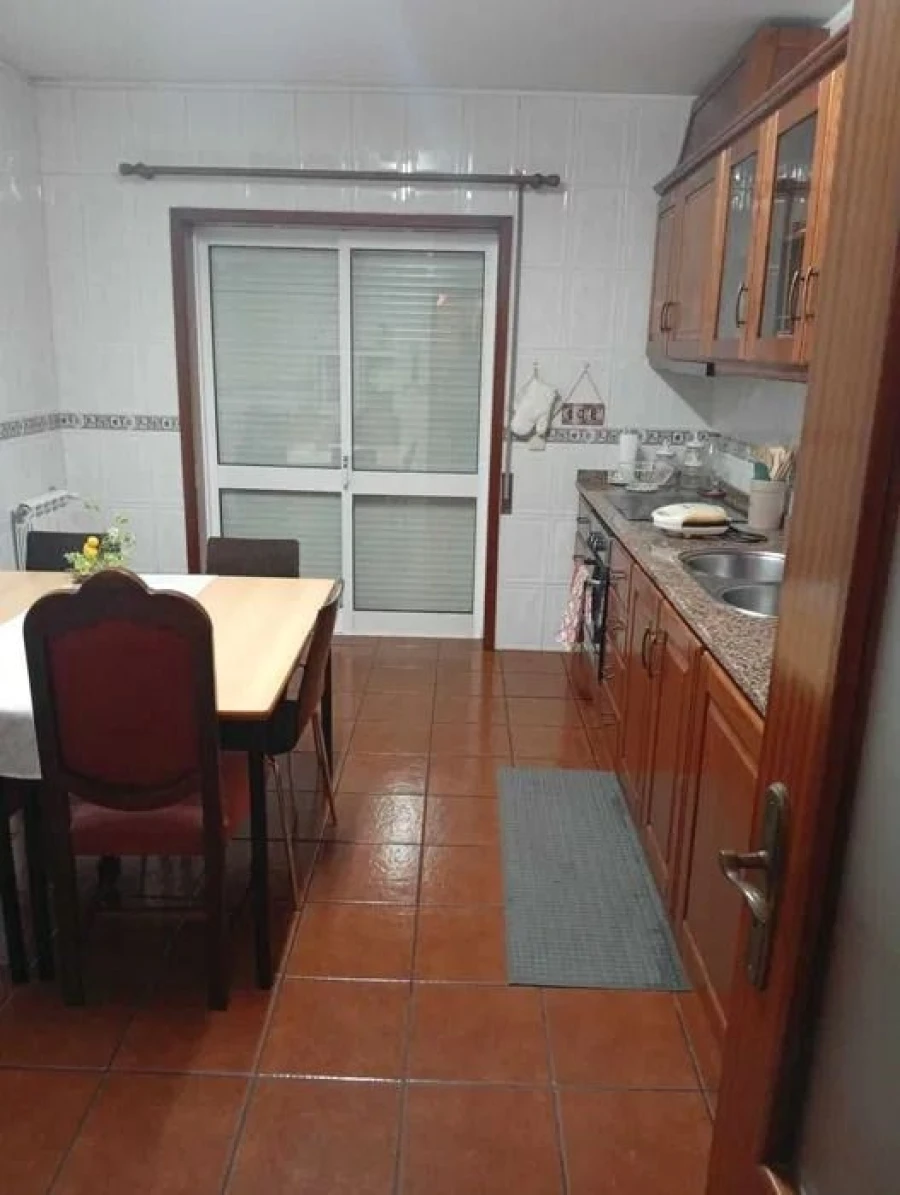 Apartamento T2 para Arrendamento em Lordelo Foto 3