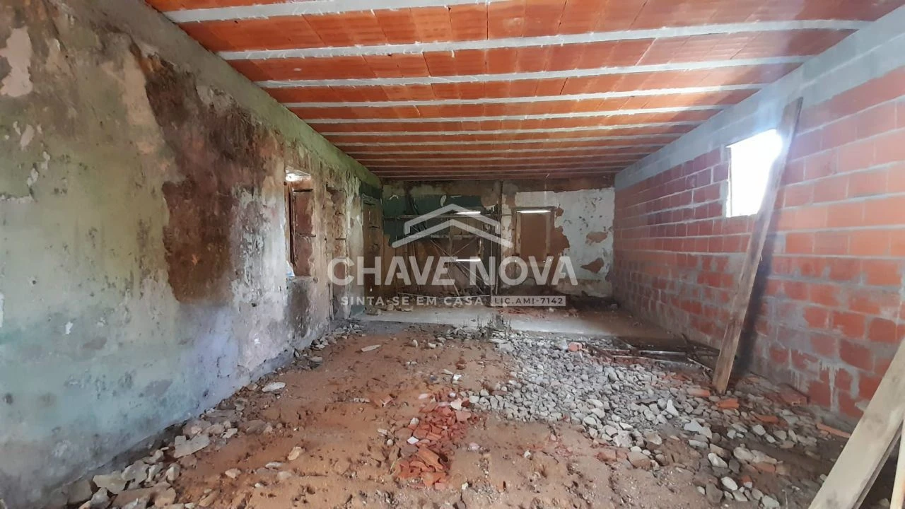 Moradia T1 para Venda em São Paio de Oleiros Foto 3