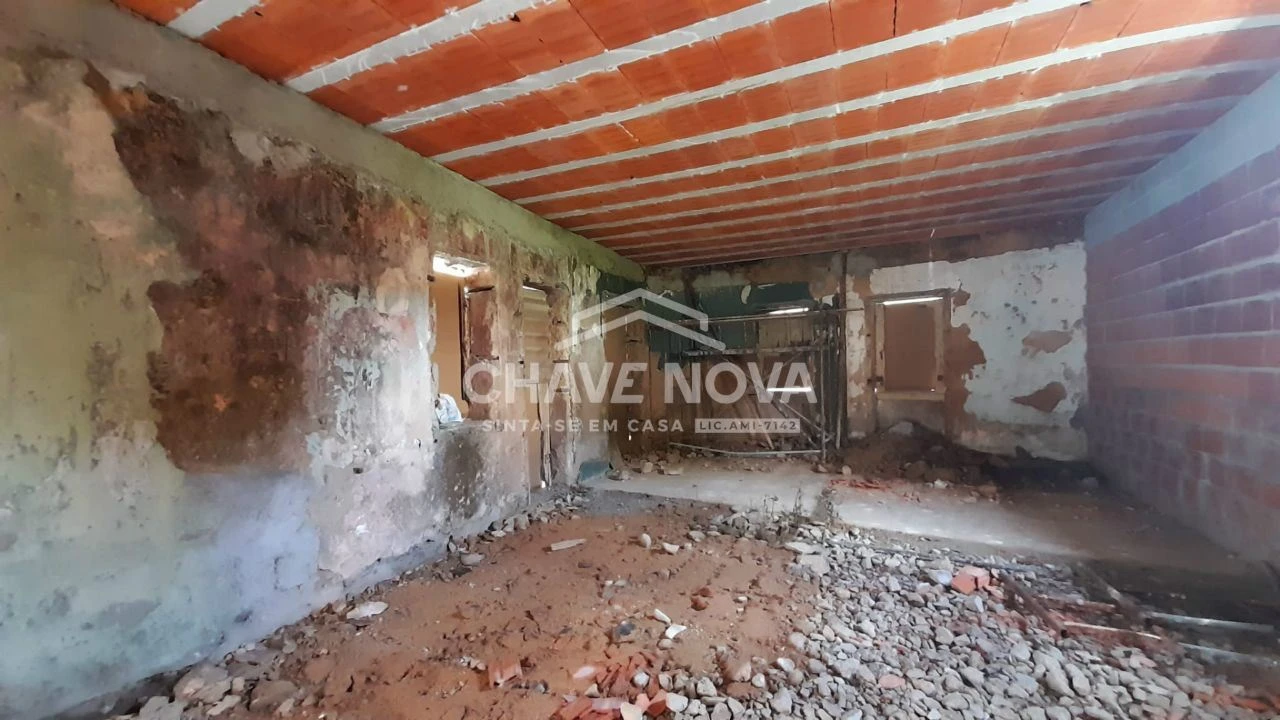 Moradia T1 para Venda em São Paio de Oleiros Foto 4