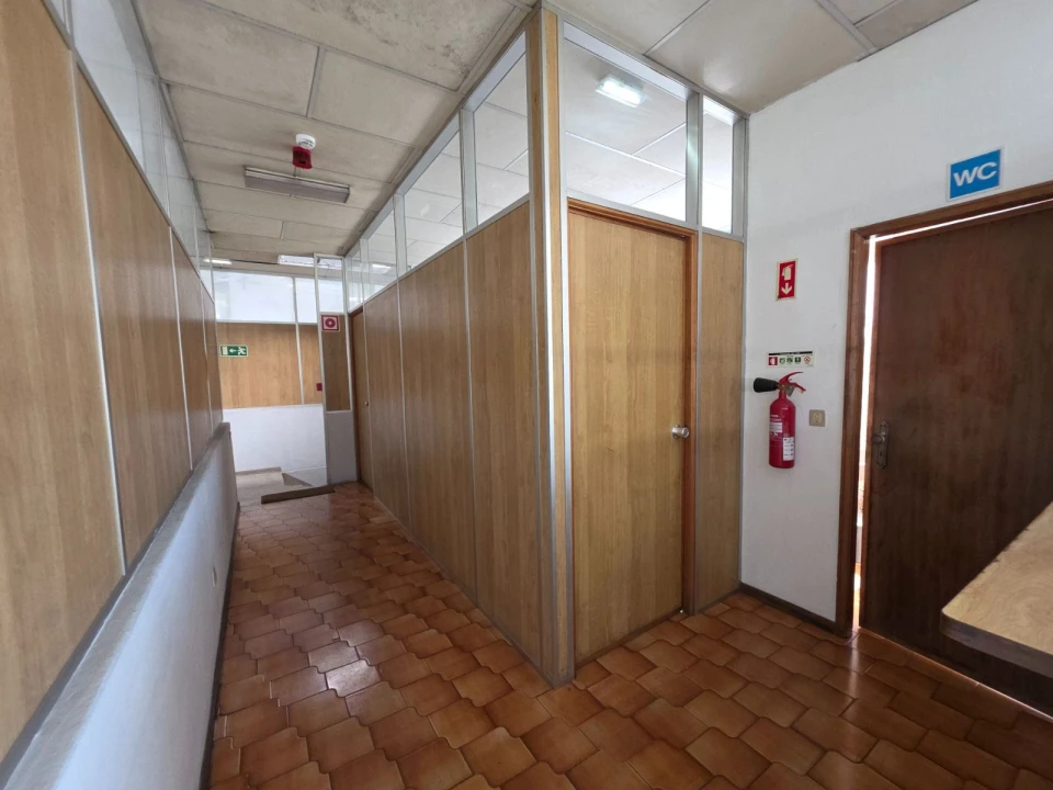 Armazém para Venda em Serzedo e Perosinho Foto 8