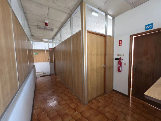 Armazém para Venda em Serzedo e Perosinho Foto 8