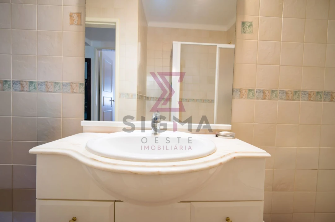 Apartamento T2 para Venda em Atouguia da Baleia Foto 9