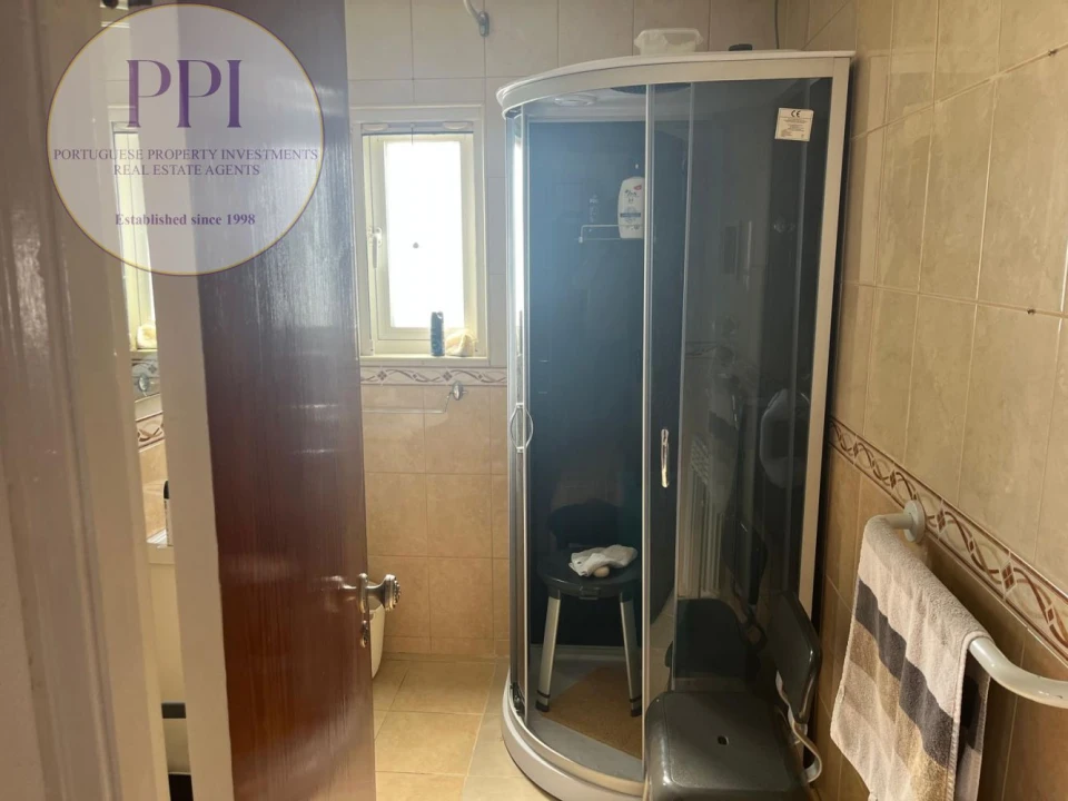 Moradia T4 para Venda em Budens Foto 9