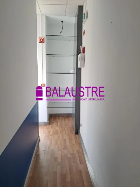 Loja para Venda em Carcavelos e Parede