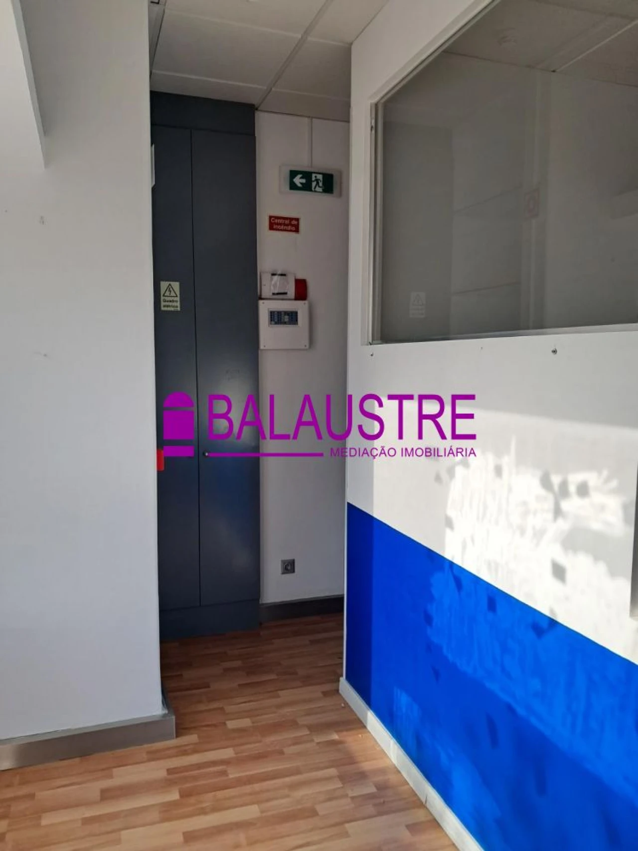Loja para Venda em Carcavelos e Parede Foto 19