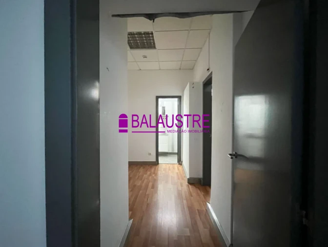 Loja para Venda em Carcavelos e Parede Foto 3