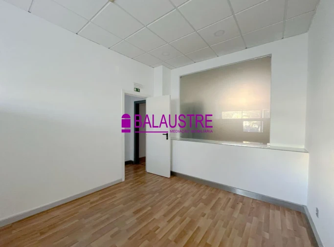 Loja para Venda em Carcavelos e Parede