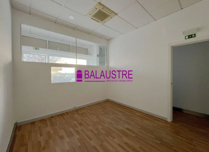 Loja para Venda em Carcavelos e Parede Foto 11