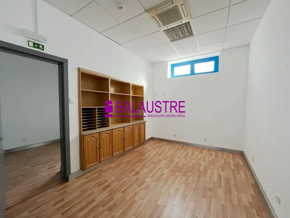 Loja para Venda em Carcavelos e Parede Foto 4