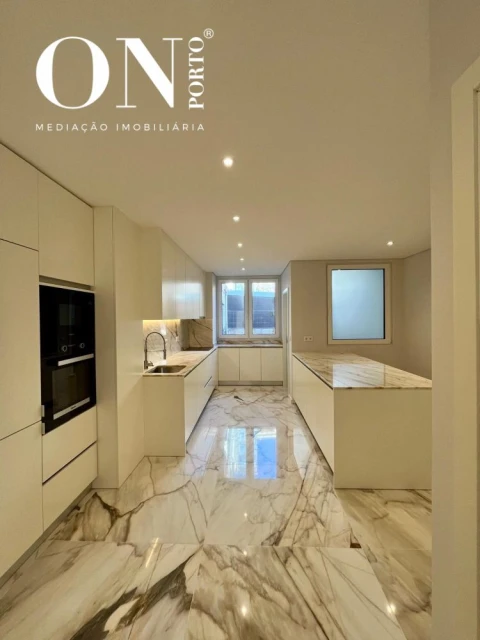 Apartamento T3 para Venda em Aldoar, Foz do Douro e Nevogilde