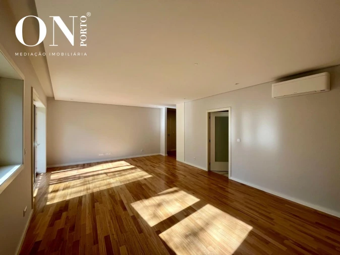 Apartamento T3 para Venda em Aldoar, Foz do Douro e Nevogilde Foto 3