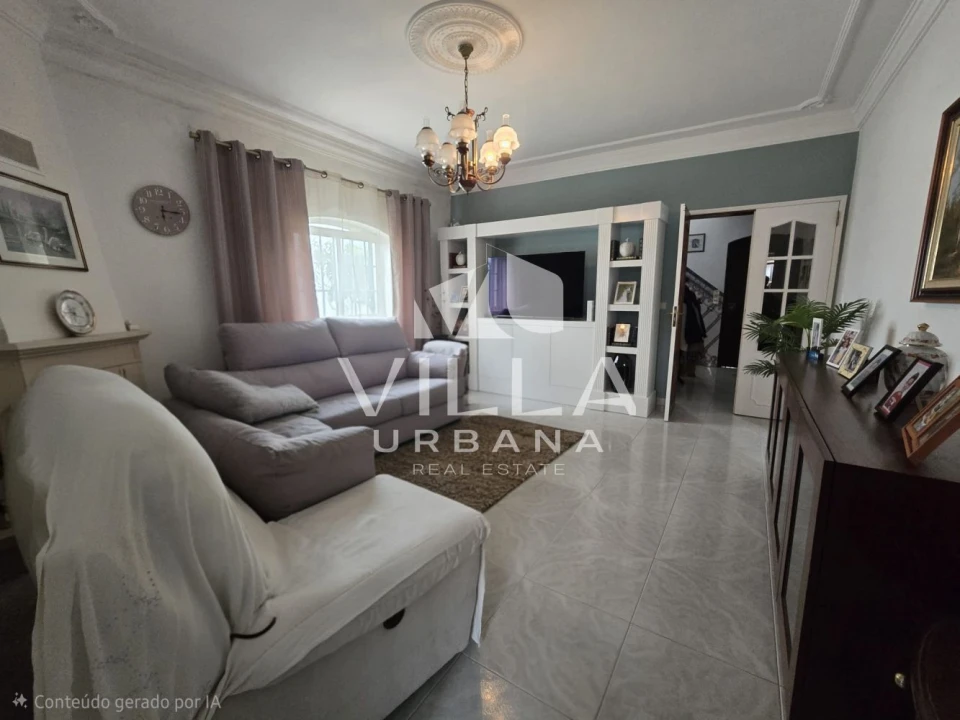 Moradia T4 para Venda em Amora Foto 1