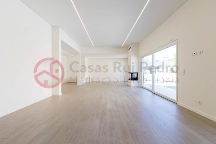 Moradia T2 para Venda em Fernao Ferro Foto 2