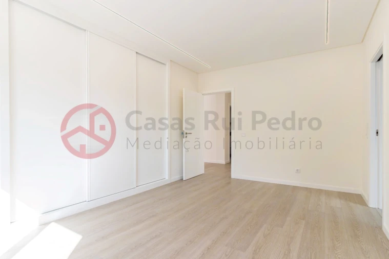 Moradia T2 para Venda em Fernao Ferro Foto 5