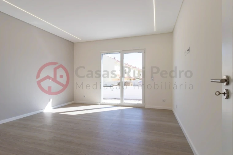 Moradia T2 para Venda em Fernao Ferro Foto 10