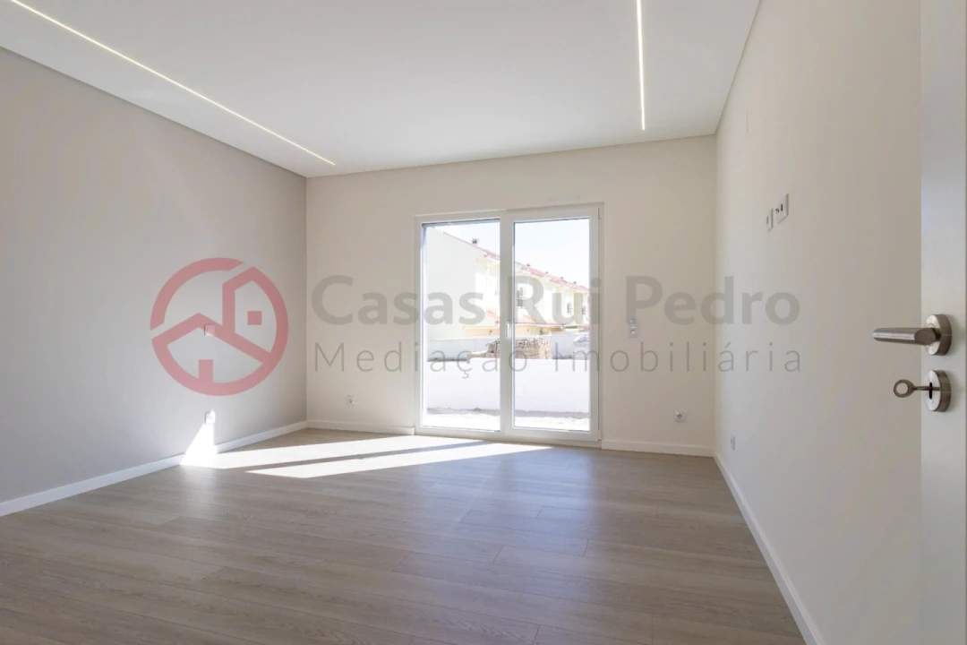 Moradia T1 para Venda em Fernao Ferro Foto 8