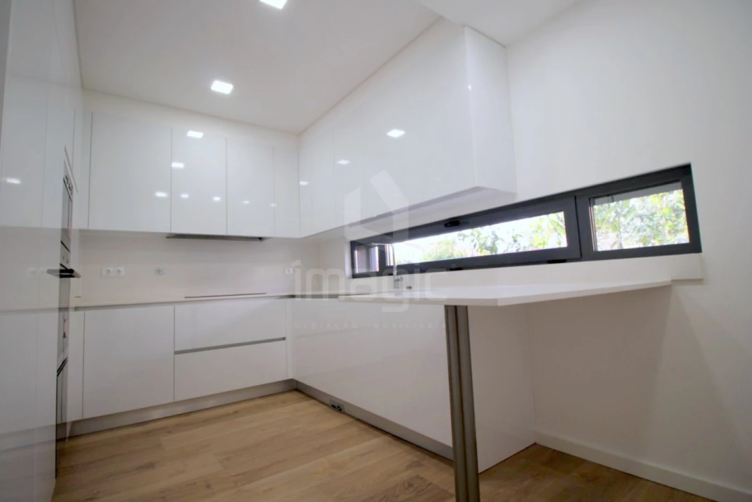 Moradia T4 para Venda em Loures Foto 7