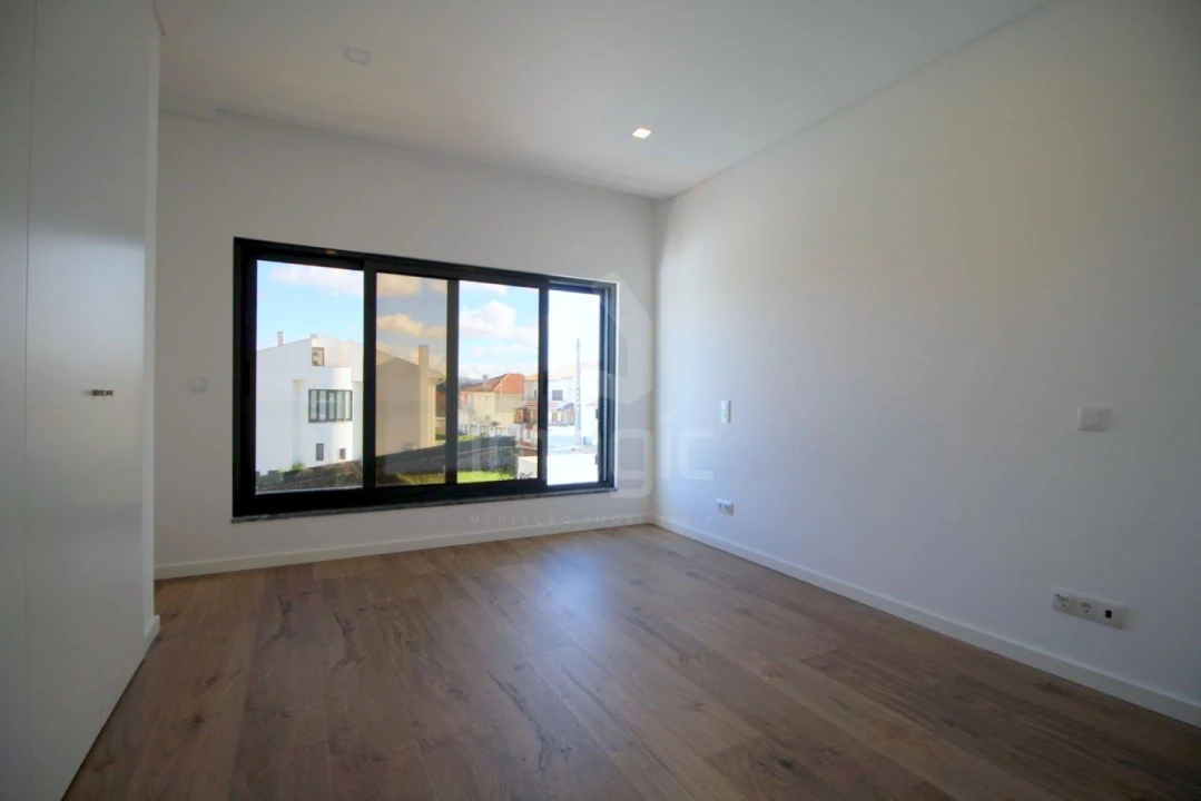 Moradia T4 para Venda em Loures Foto 23