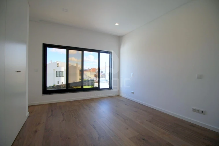 Moradia T4 para Venda em Loures Foto 23