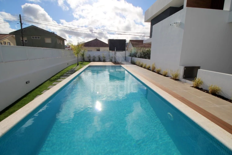 Moradia T4 para Venda em Loures Foto 26