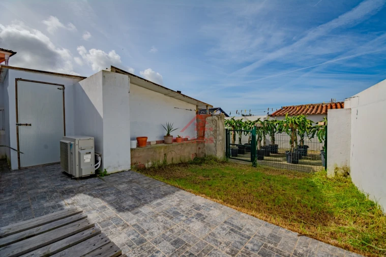 Moradia T2 para Venda em São Pedro da Cadeira Foto 12