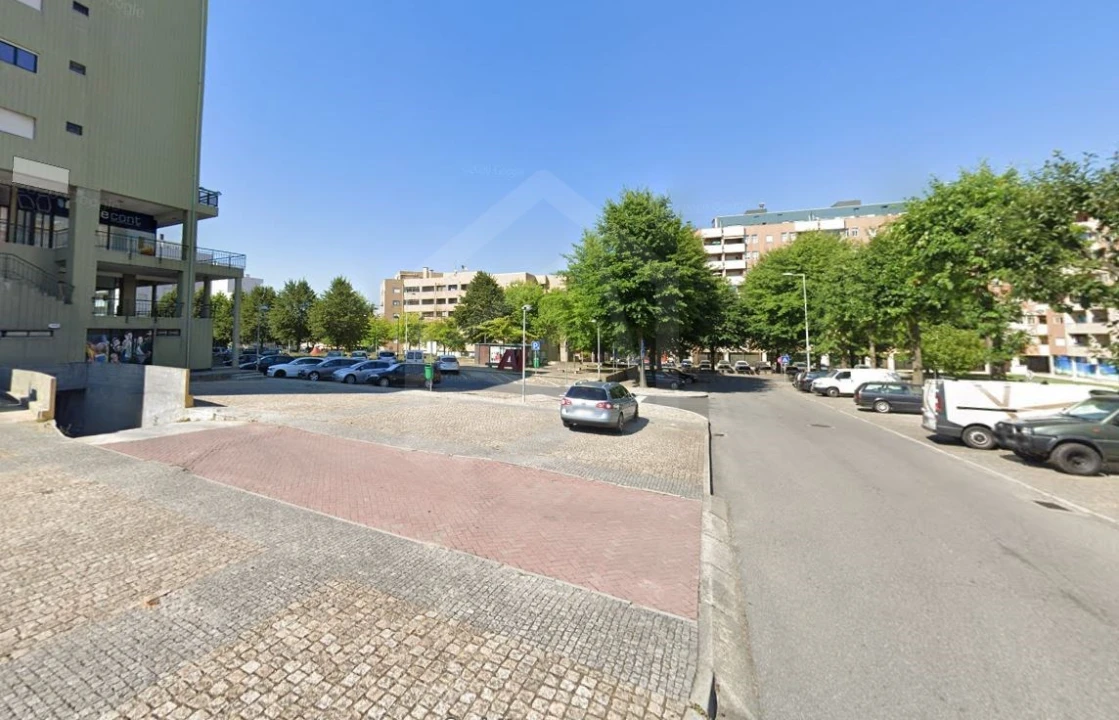 Garagem para Venda em Arcozelo Foto 3