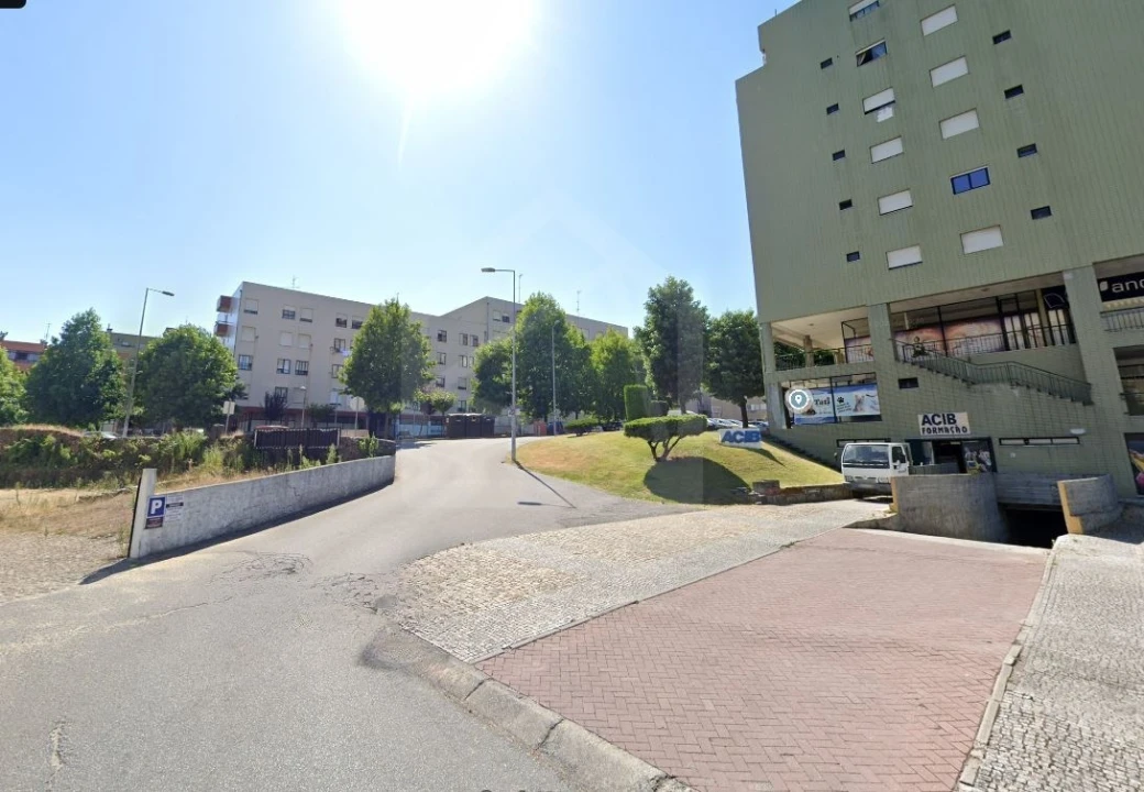 Garagem para Venda em Arcozelo Foto 4