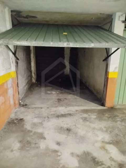 Garagem para Venda em Arcozelo