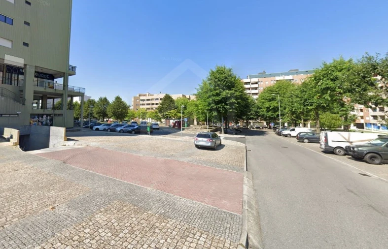 Garagem para Venda em Arcozelo Foto 3