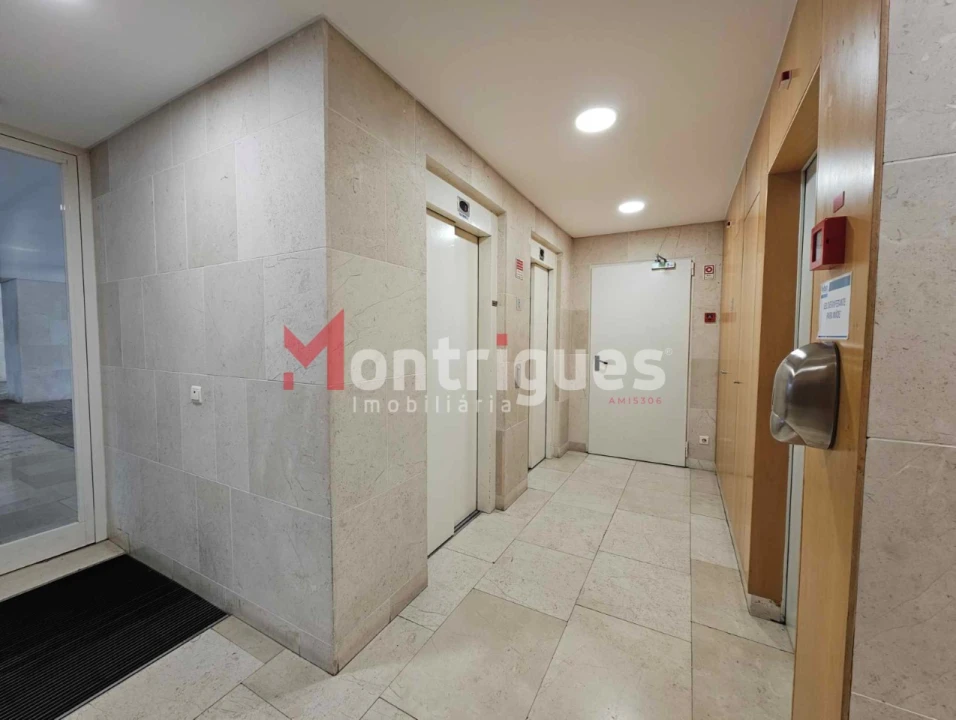 Apartamento T2 para Venda em Parque das Nações Foto 5