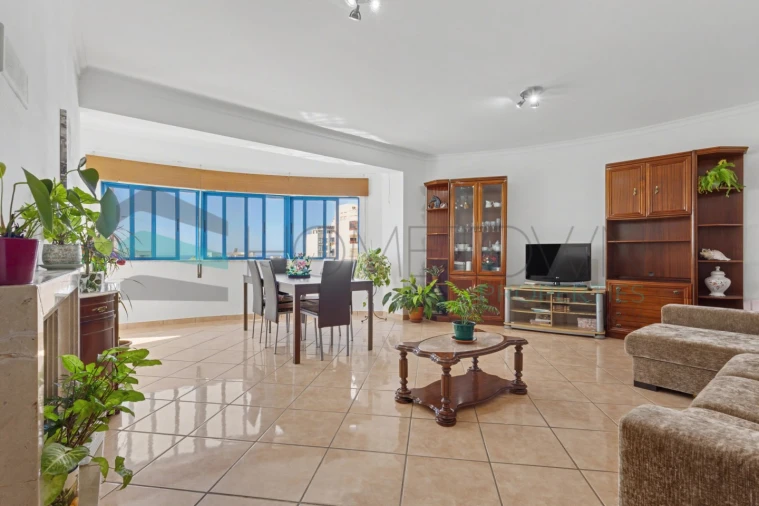 Apartamento T2 para Venda em Quarteira Foto 2
