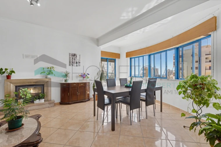 Apartamento T2 para Venda em Quarteira Foto 3