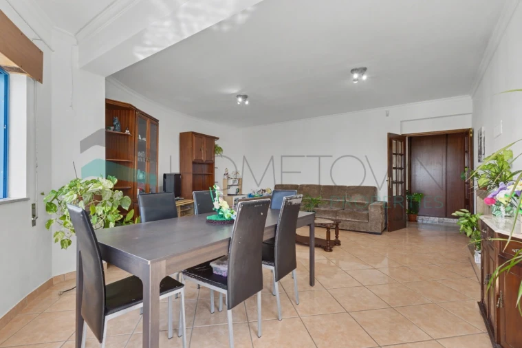 Apartamento T2 para Venda em Quarteira Foto 6