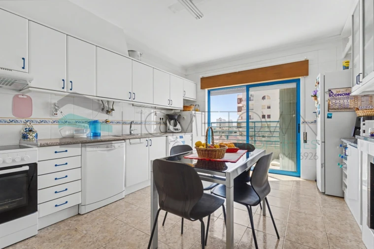 Apartamento T2 para Venda em Quarteira Foto 10