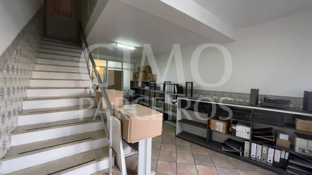 Loja para Arrendamento em Oliveira do Bairro Foto 11